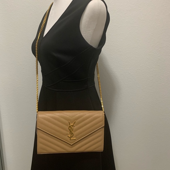 Saint Lauren Monogram Medium Wallet on Chain - Picture 12 of 13